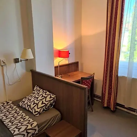 Global Hotel *